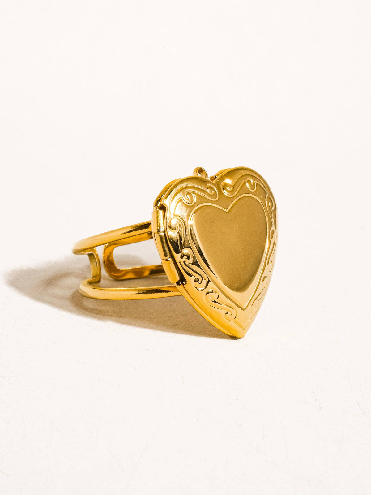 Sefina 18K Locket Heart Ring