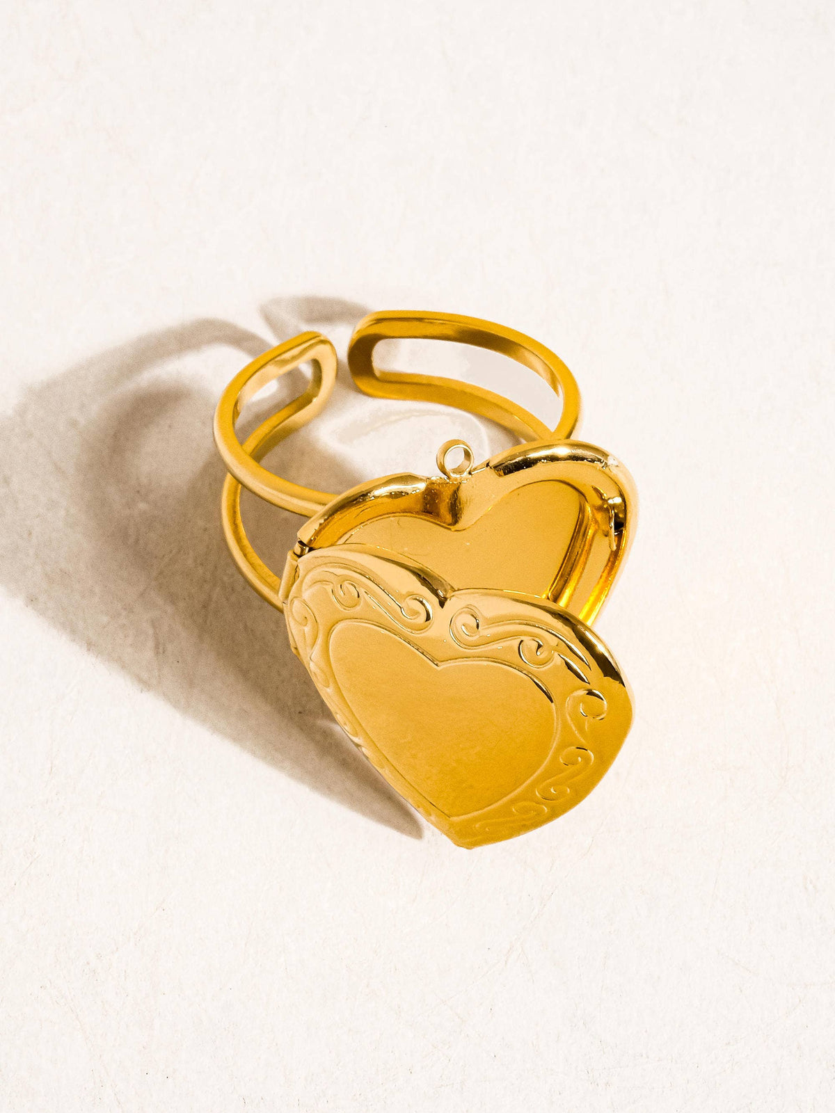 Sefina 18K Locket Heart Ring